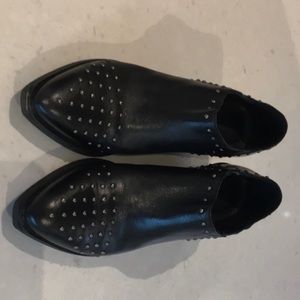 Ankle booties black leather with studs. GEOX